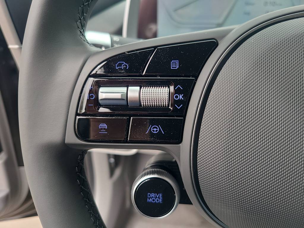 Thumbnail: 2023 Hyundai Ioniq 6 - 32