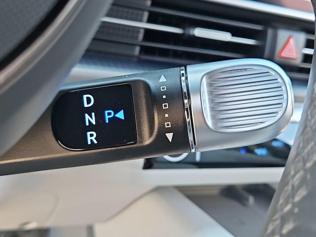 Thumbnail: 2023 Hyundai Ioniq 6 - 32