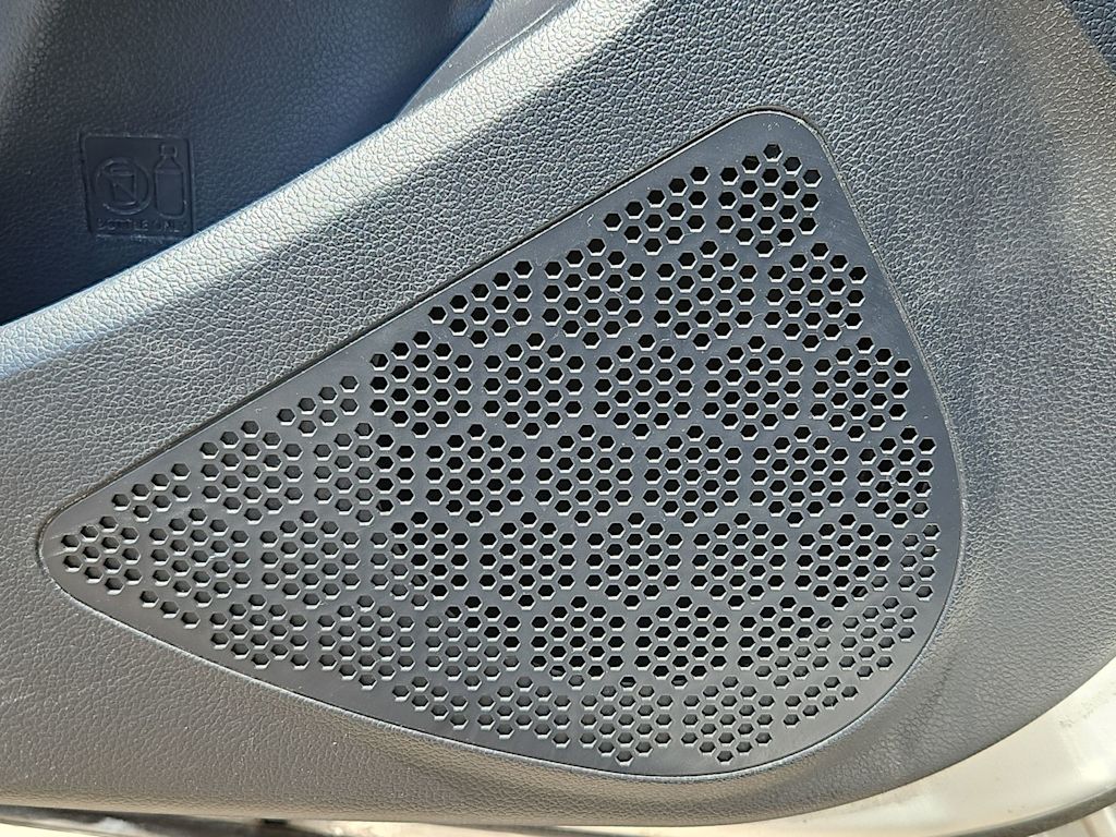 Thumbnail: 2012 Kia Rio - 32