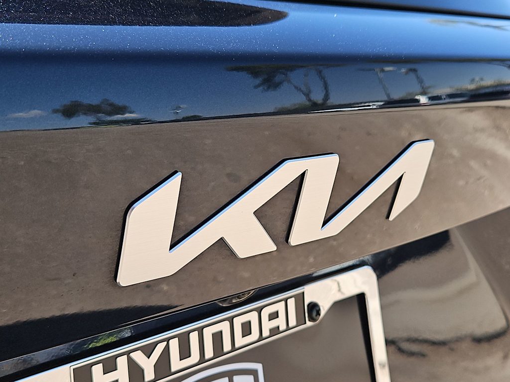 Thumbnail: 2023 Kia Sorento - 7