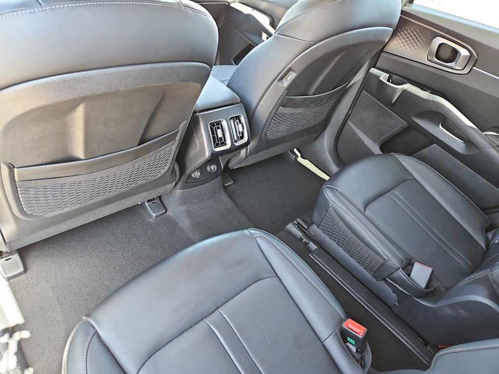 Thumbnail: 2023 Kia Sorento - 14