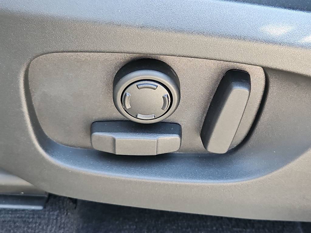 Thumbnail: 2019 Land Rover Discovery Sport - 26