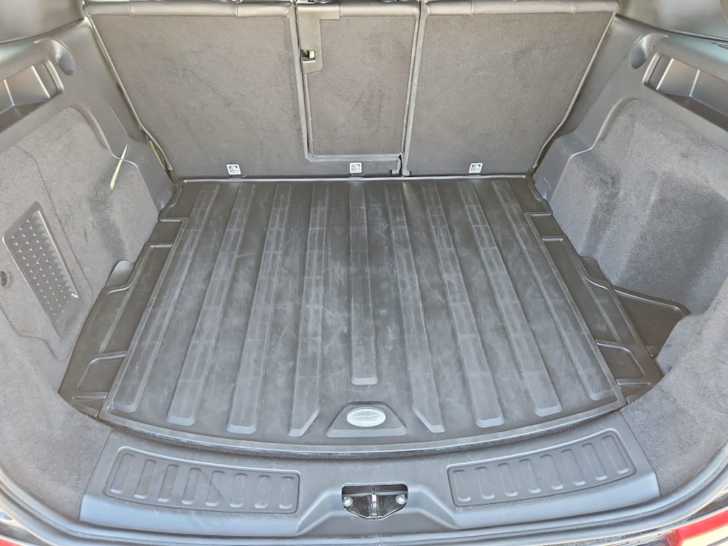 Thumbnail: 2019 Land Rover Discovery Sport - 17