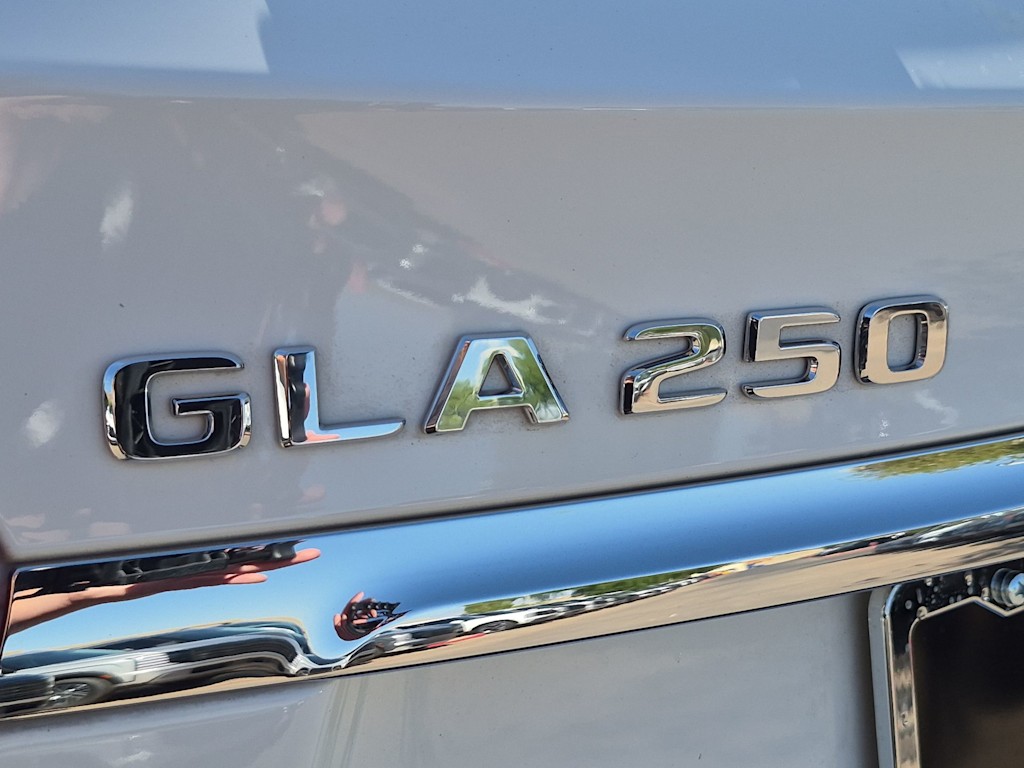 Thumbnail: 2019 Mercedes-Benz GLA - 24