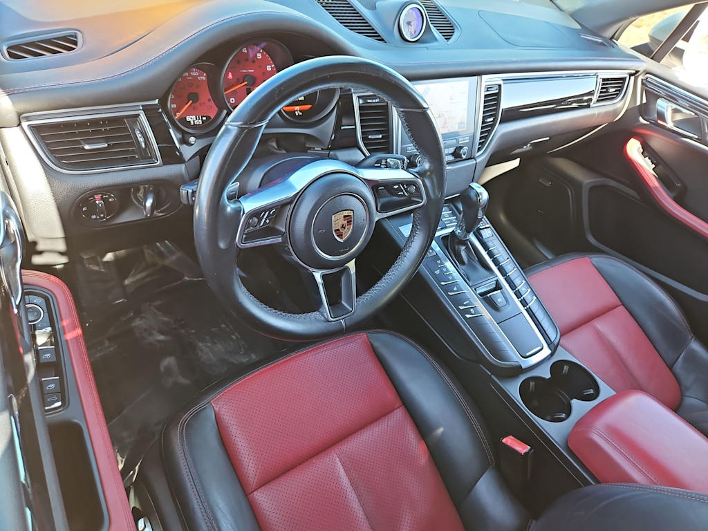 Thumbnail: 2017 Porsche Macan - 2