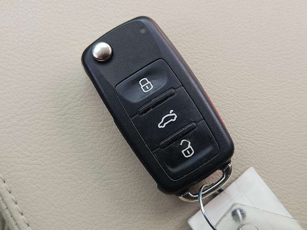 Thumbnail: 2017 Volkswagen Tiguan - 19
