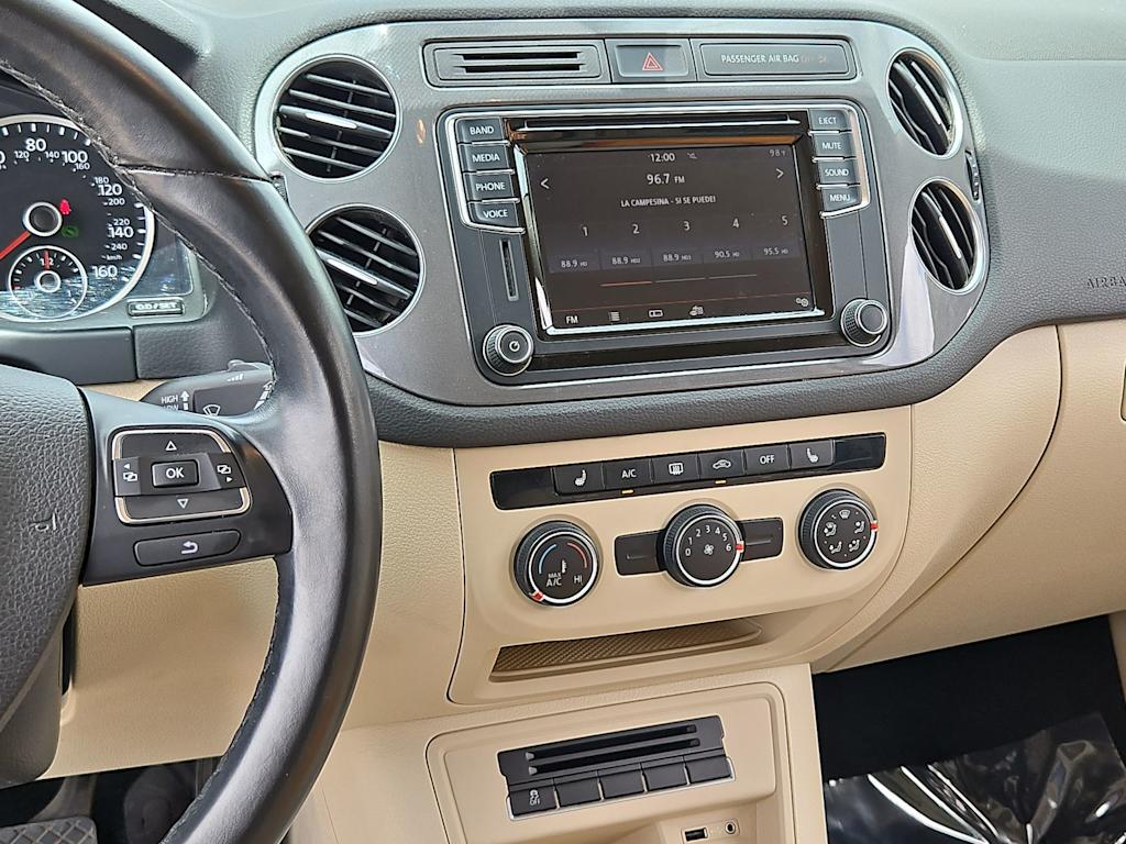 Thumbnail: 2017 Volkswagen Tiguan - 15