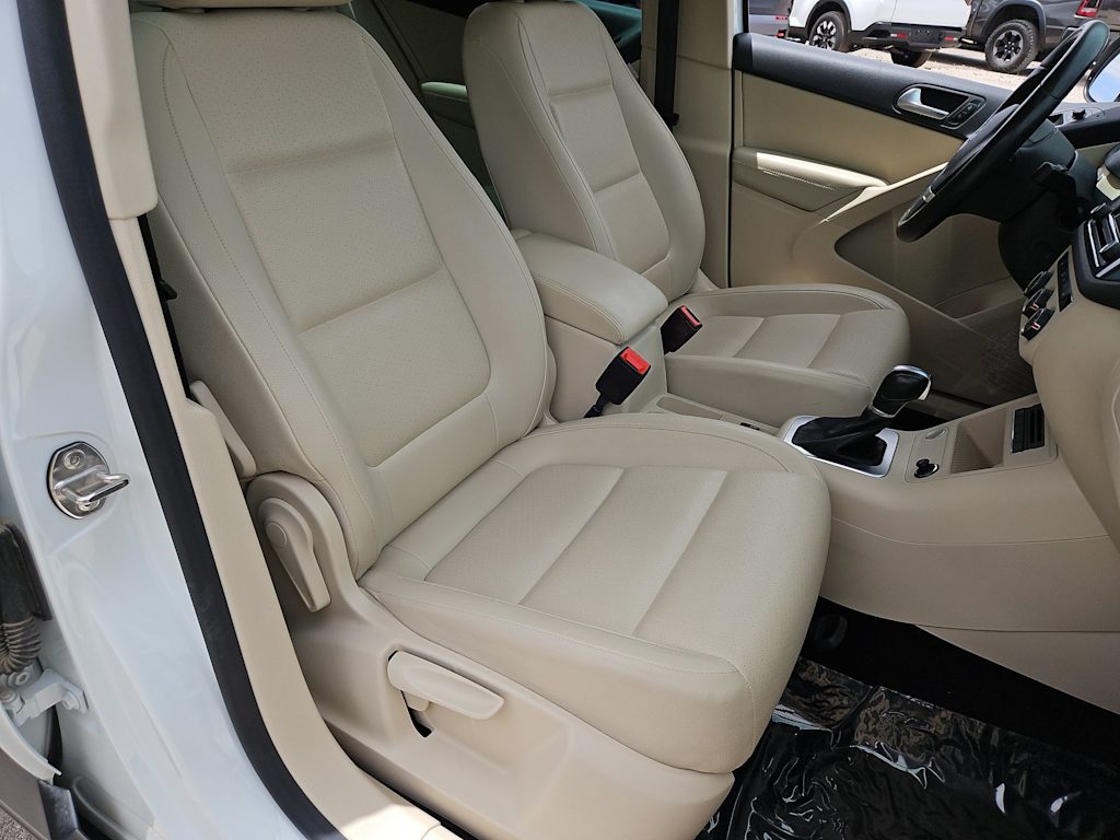 Thumbnail: 2017 Volkswagen Tiguan - 12