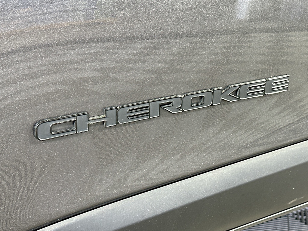 2023 Jeep Cherokee Altitude Lux 8