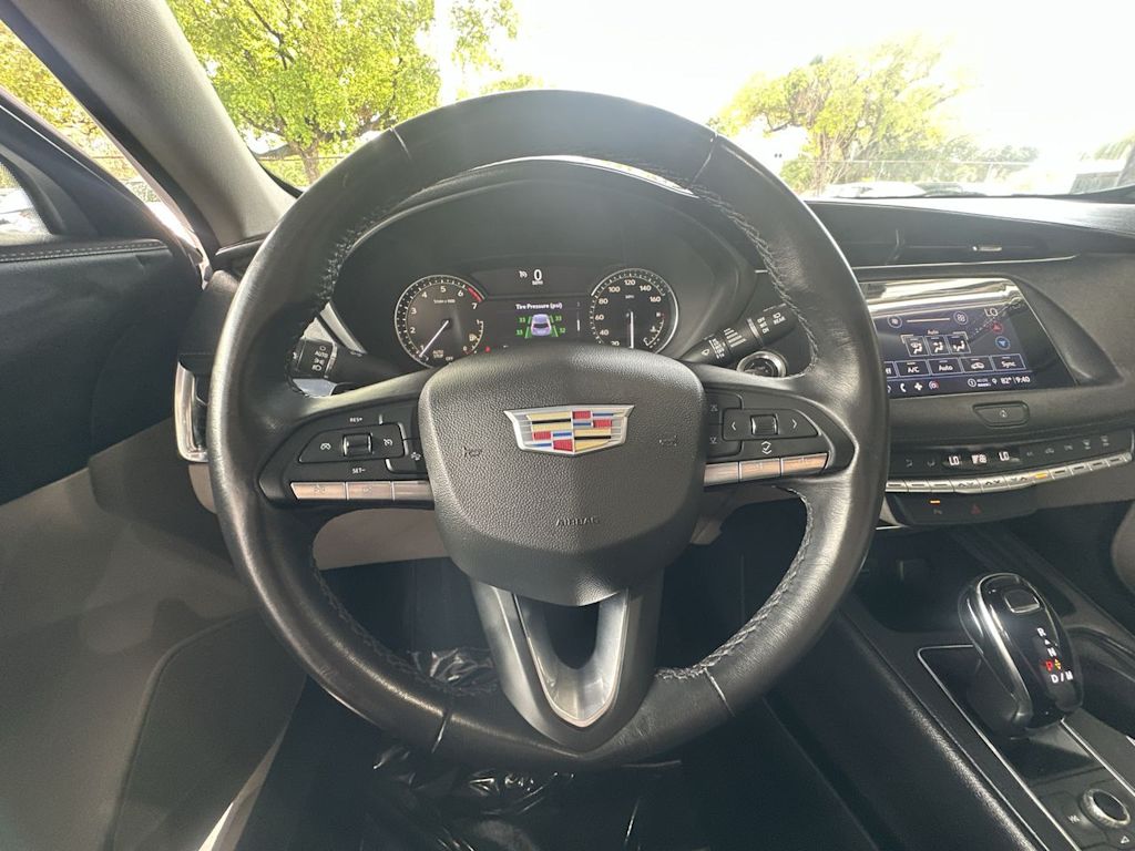 Thumbnail: 2023 Cadillac XT4 - 9