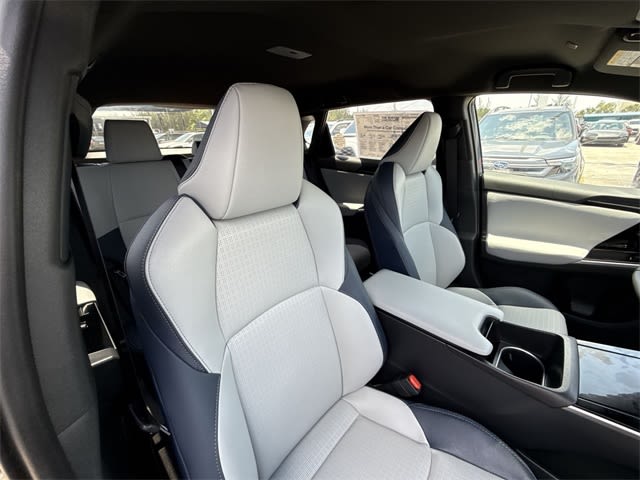 2025 Subaru Solterra Limited 29