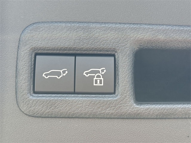2025 Subaru Solterra Limited 30