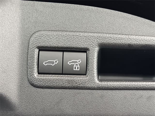 2025 Subaru Solterra Touring 36