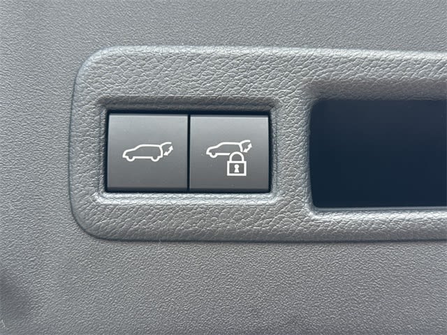 2025 Subaru Solterra Touring 30