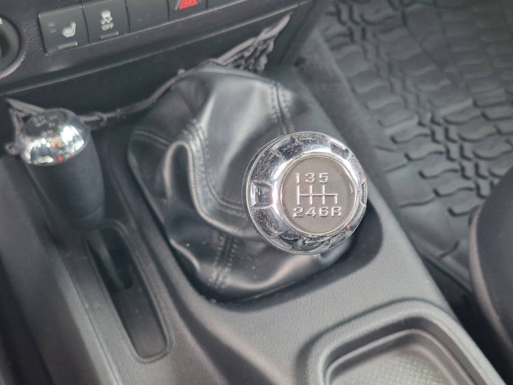 Thumbnail: 2016 Jeep Wrangler - 14