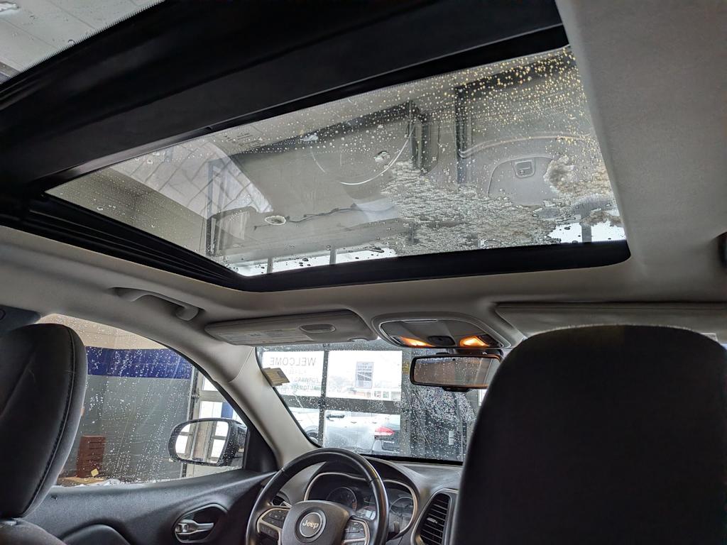 Thumbnail: 2016 Jeep Cherokee - 29