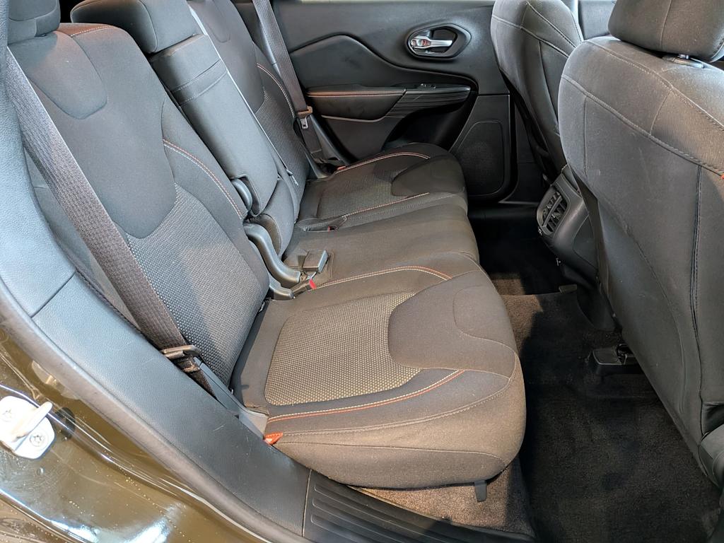 Thumbnail: 2016 Jeep Cherokee - 28