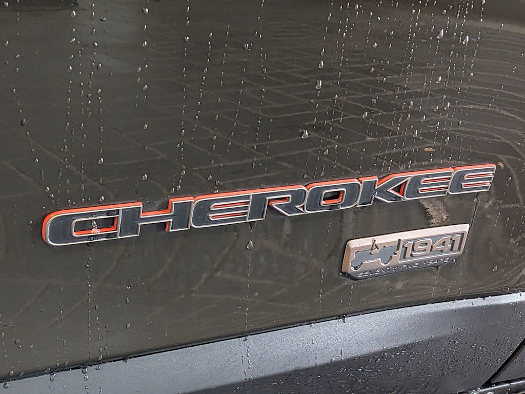 Thumbnail: 2016 Jeep Cherokee - 24