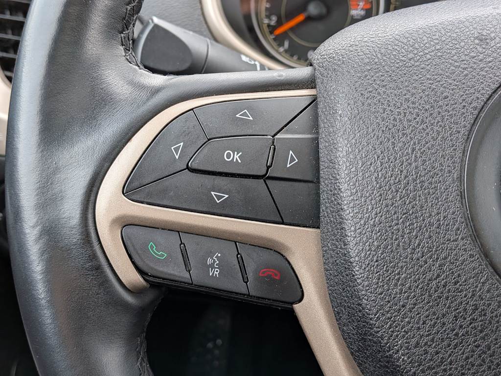 Thumbnail: 2016 Jeep Cherokee - 30