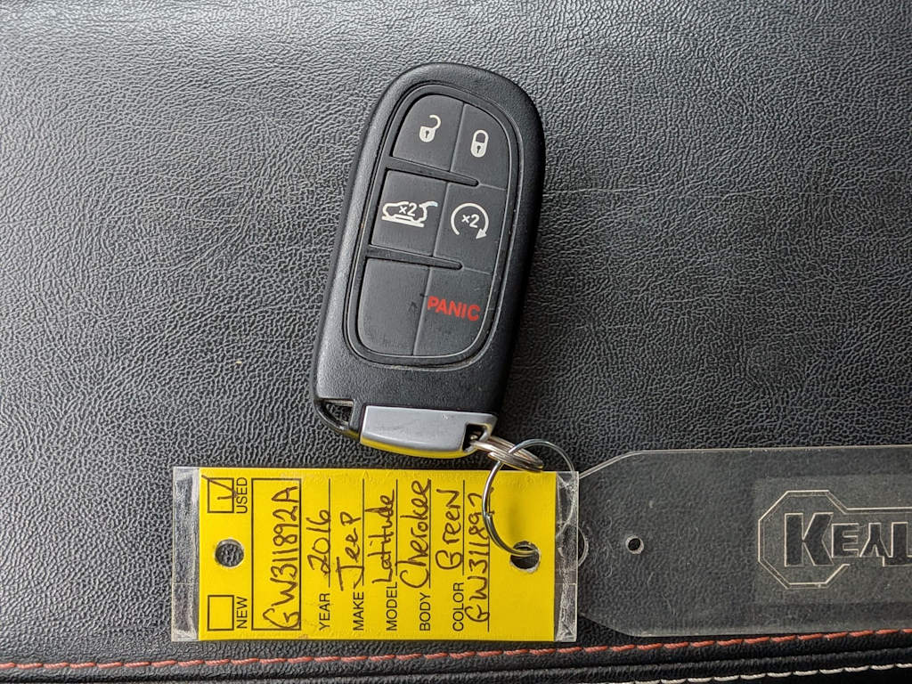 Thumbnail: 2016 Jeep Cherokee - 17