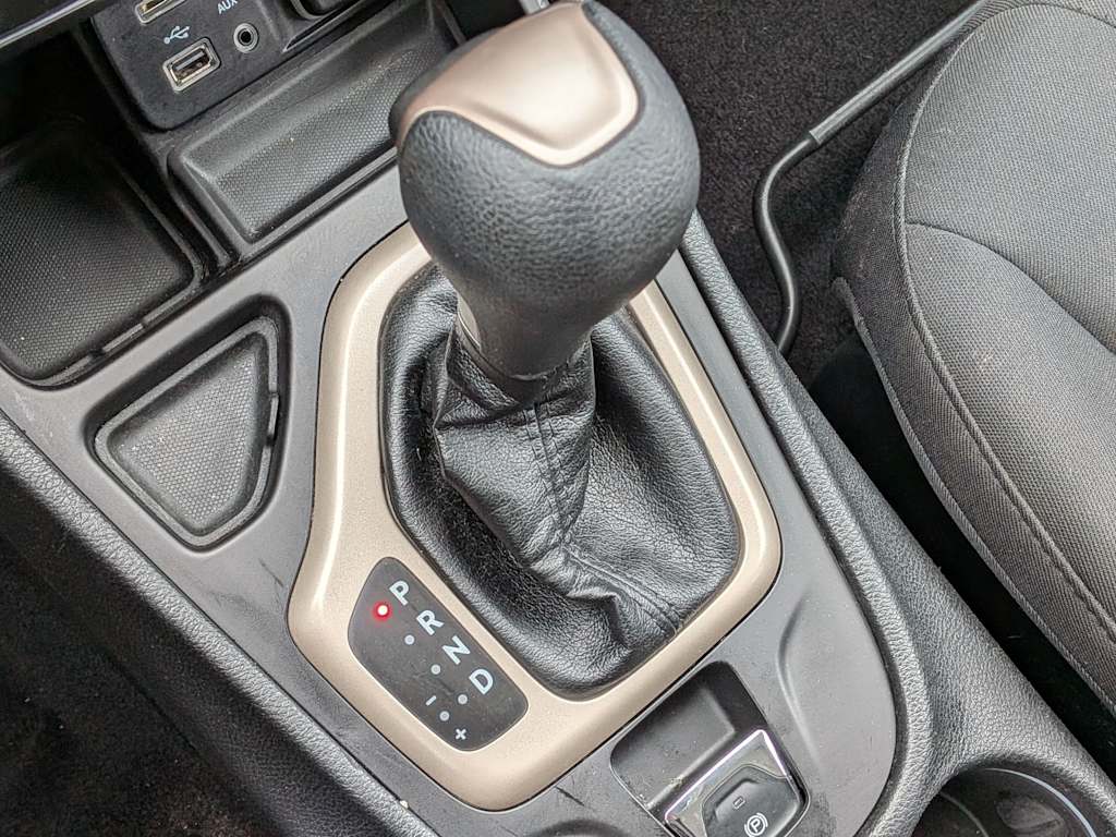 Thumbnail: 2016 Jeep Cherokee - 14