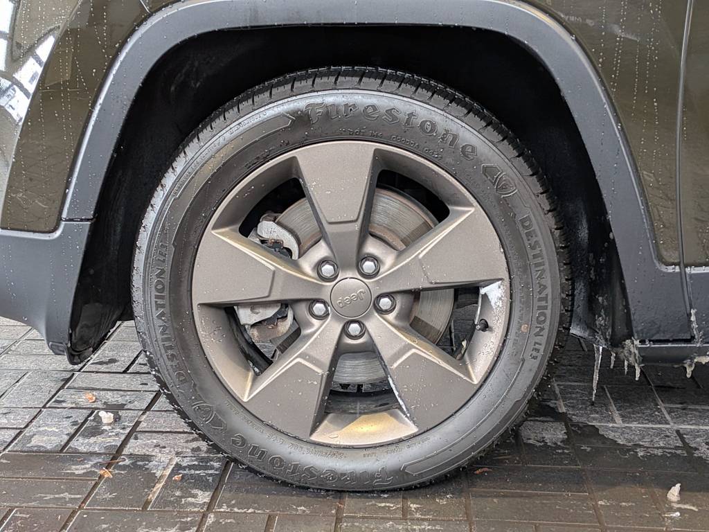 Thumbnail: 2016 Jeep Cherokee - 7