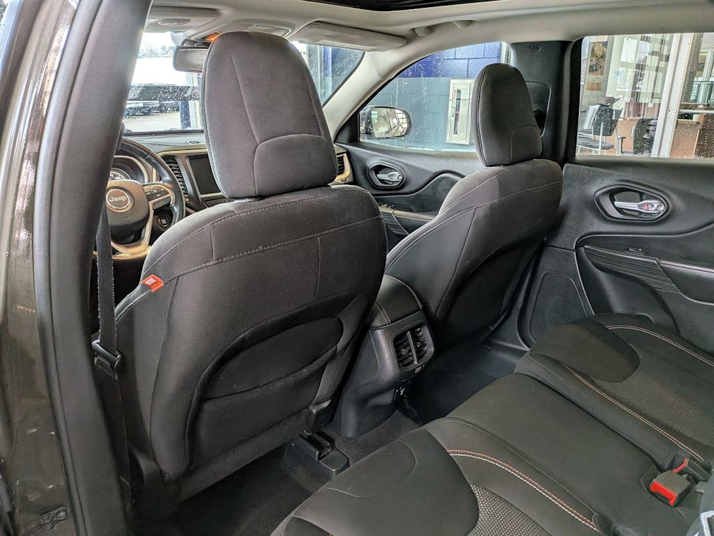 Thumbnail: 2016 Jeep Cherokee - 11