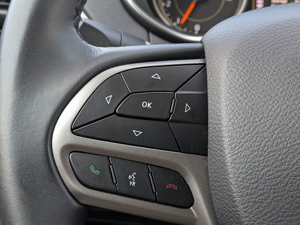 Thumbnail: 2019 Jeep Cherokee - 28