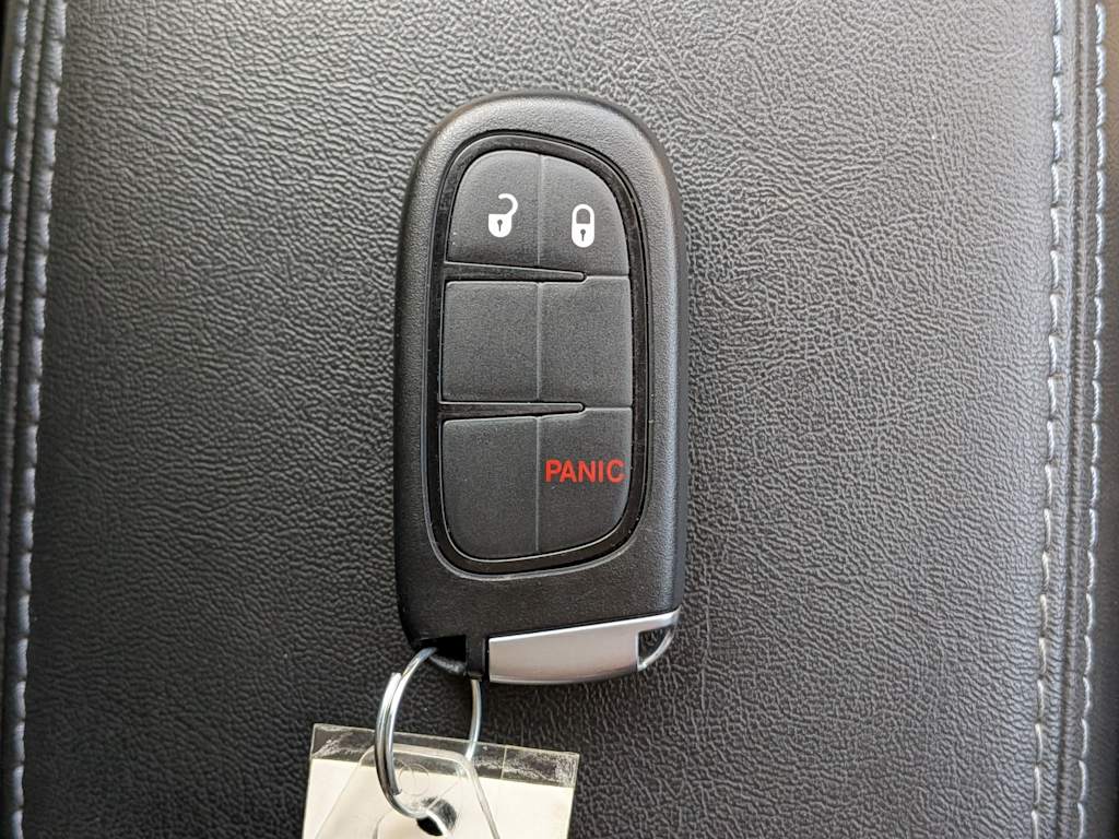 Thumbnail: 2019 Jeep Cherokee - 17