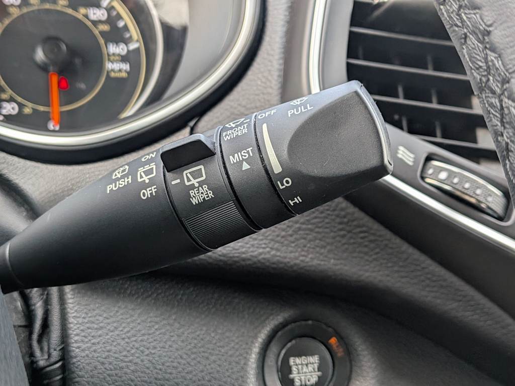 Thumbnail: 2019 Jeep Cherokee - 14