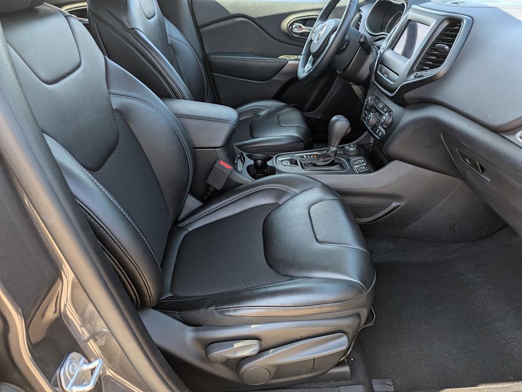 Thumbnail: 2019 Jeep Cherokee - 11