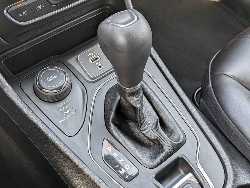 Thumbnail: 2019 Jeep Cherokee - 30