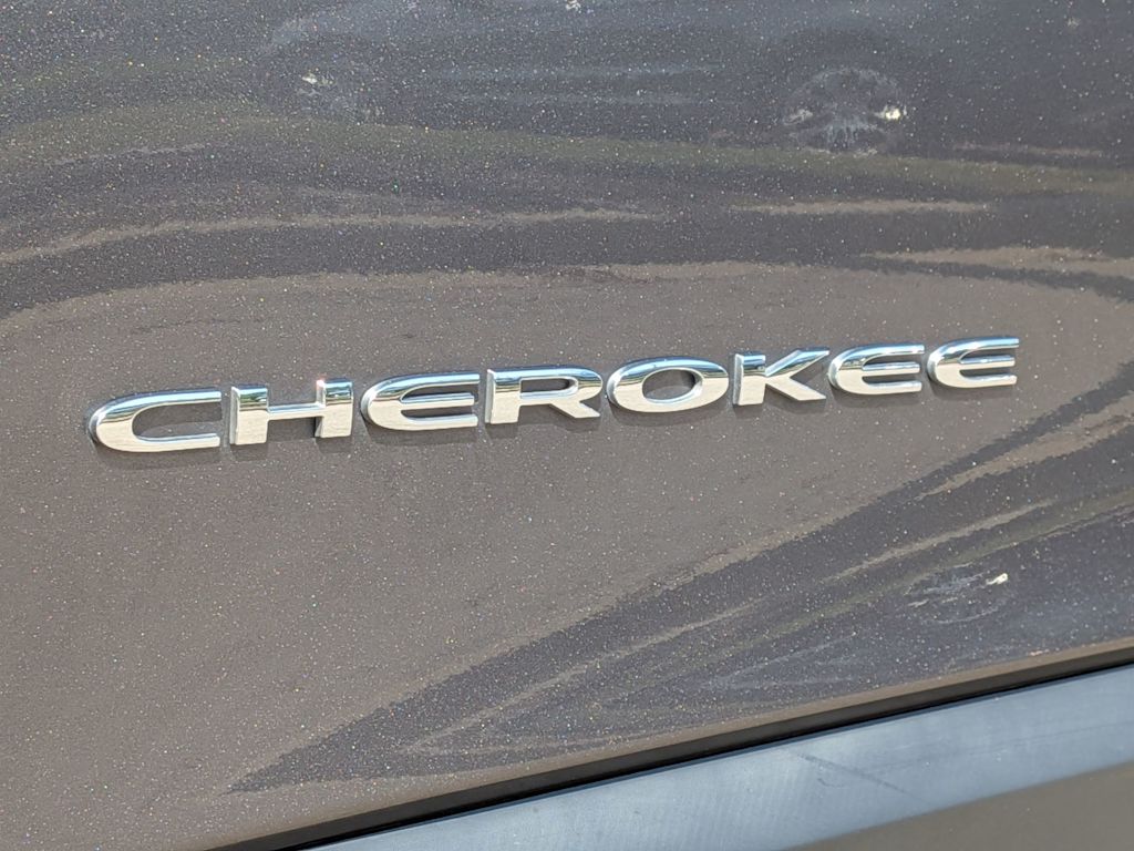 Thumbnail: 2019 Jeep Cherokee - 7