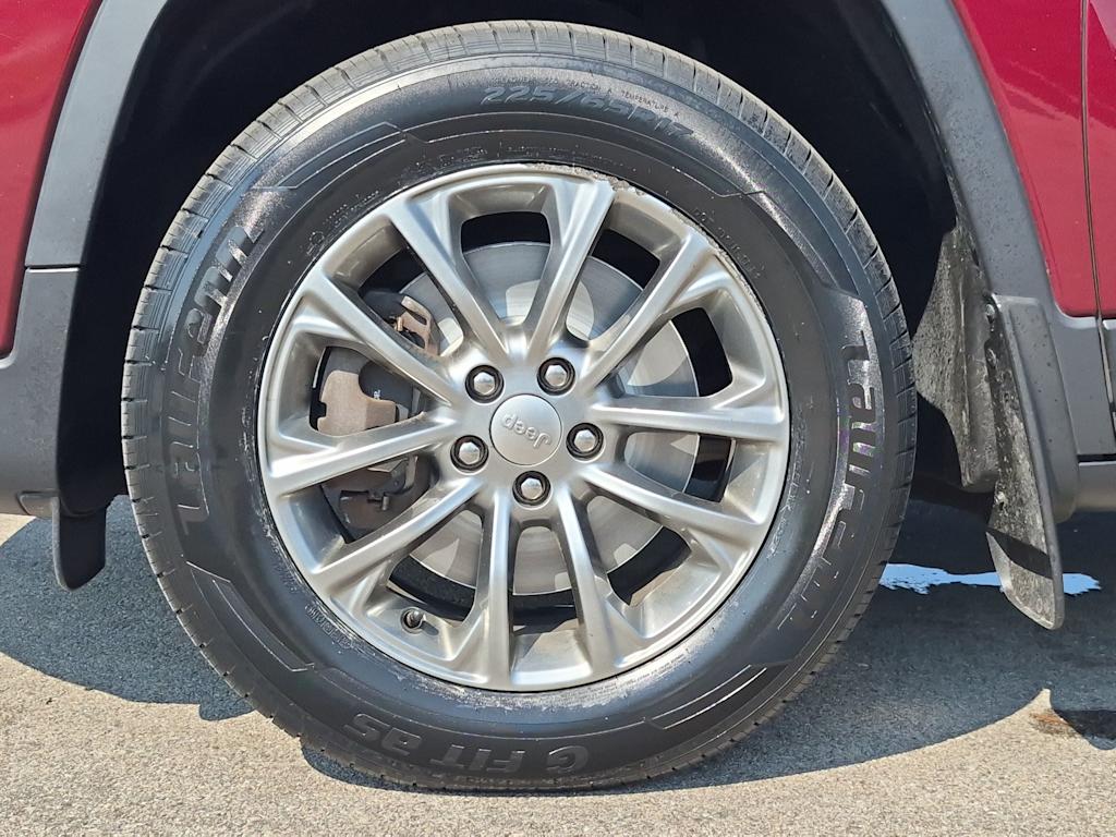 Thumbnail: 2019 Jeep Cherokee - 7