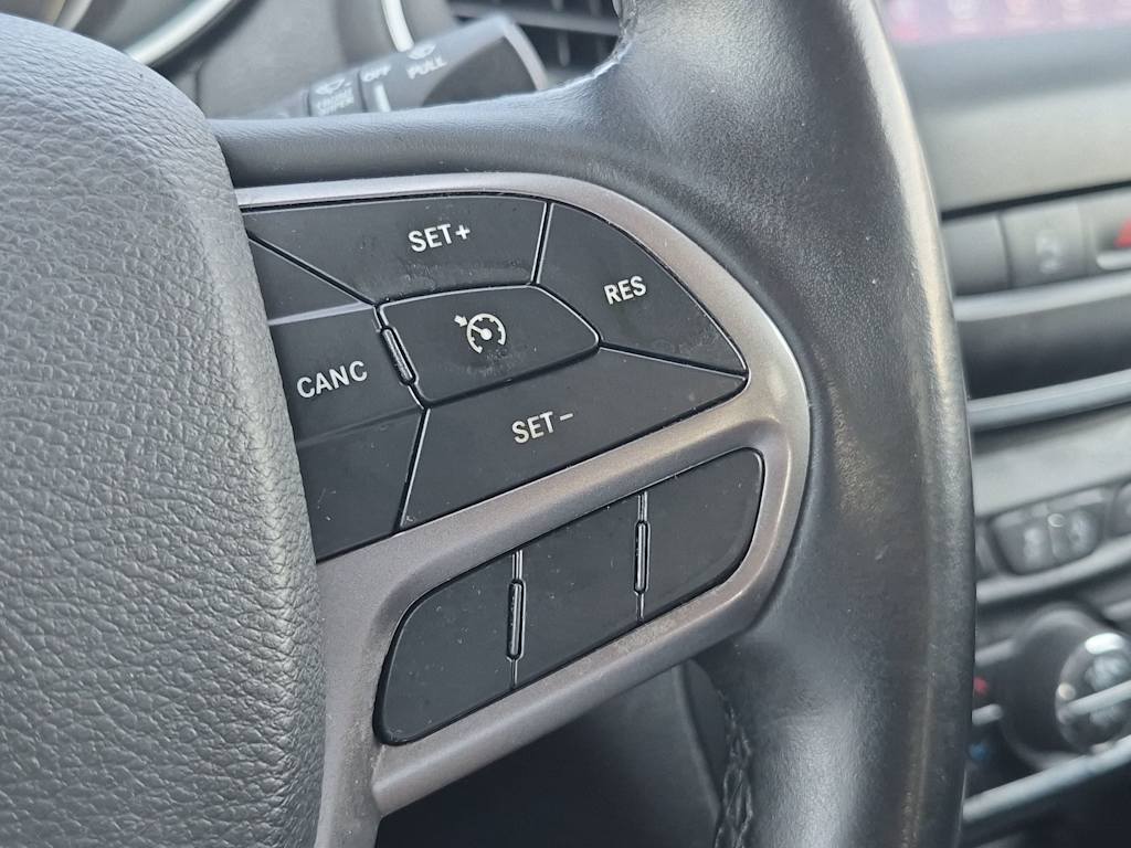 Thumbnail: 2019 Jeep Cherokee - 28
