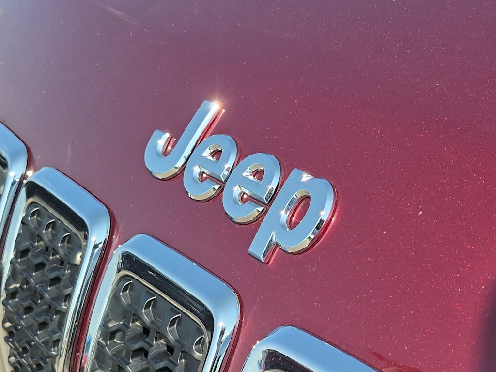 Thumbnail: 2019 Jeep Cherokee - 23