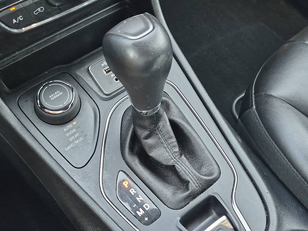 Thumbnail: 2019 Jeep Cherokee - 31