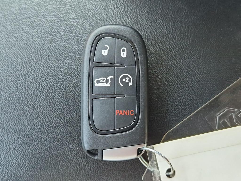 Thumbnail: 2019 Jeep Cherokee - 16
