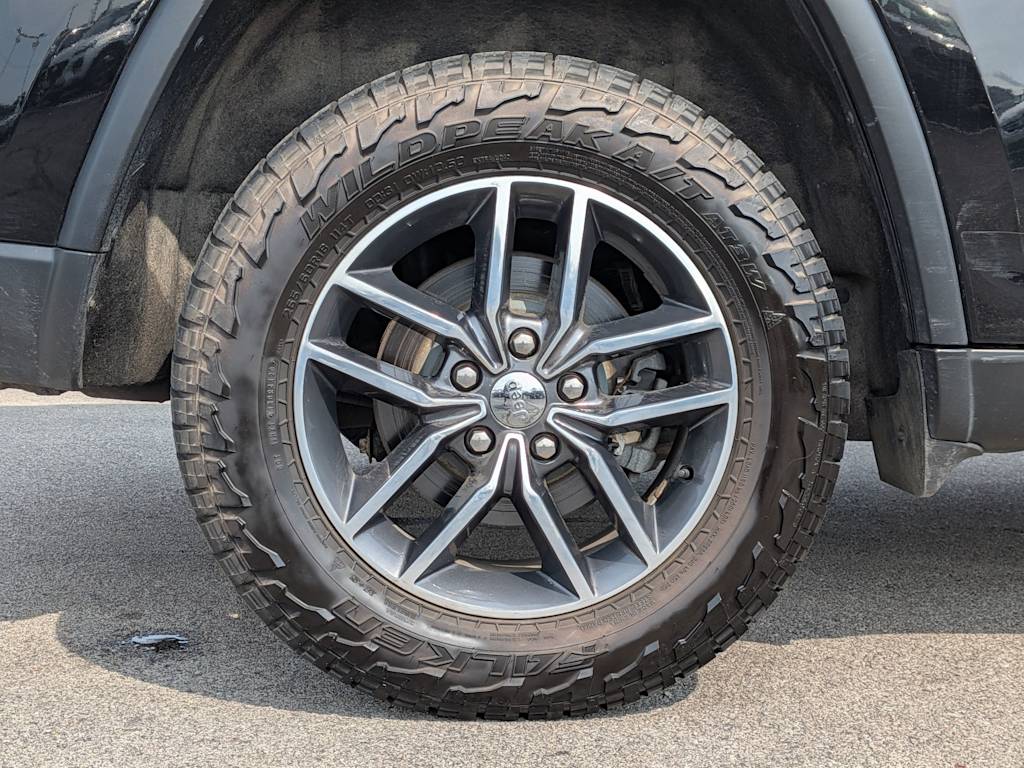 Thumbnail: 2017 Jeep Grand Cherokee - 8