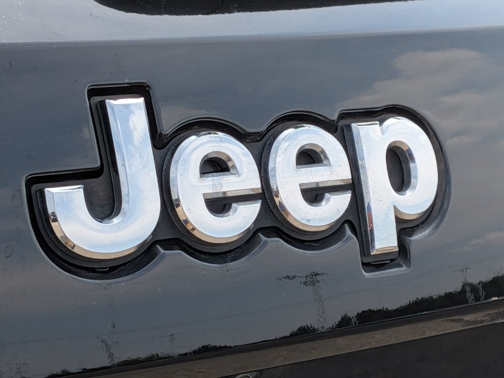 Thumbnail: 2017 Jeep Grand Cherokee - 26