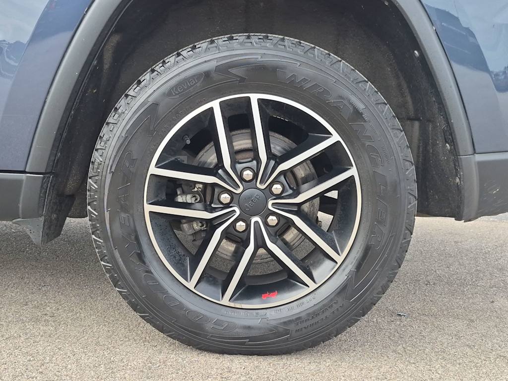 Thumbnail: 2021 Jeep Grand Cherokee - 24