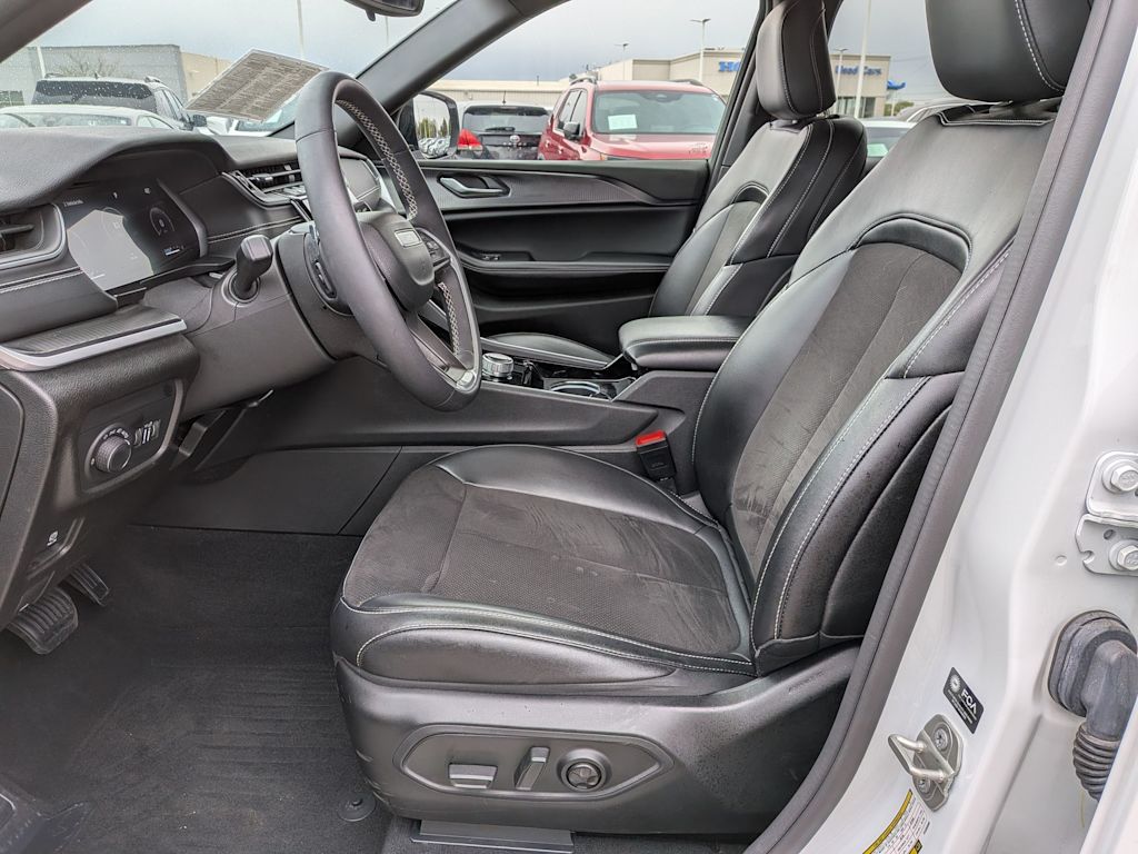 Thumbnail: 2023 Jeep Grand Cherokee - 9