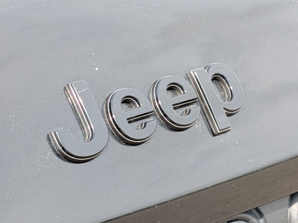 Thumbnail: 2023 Jeep Grand Cherokee - 6