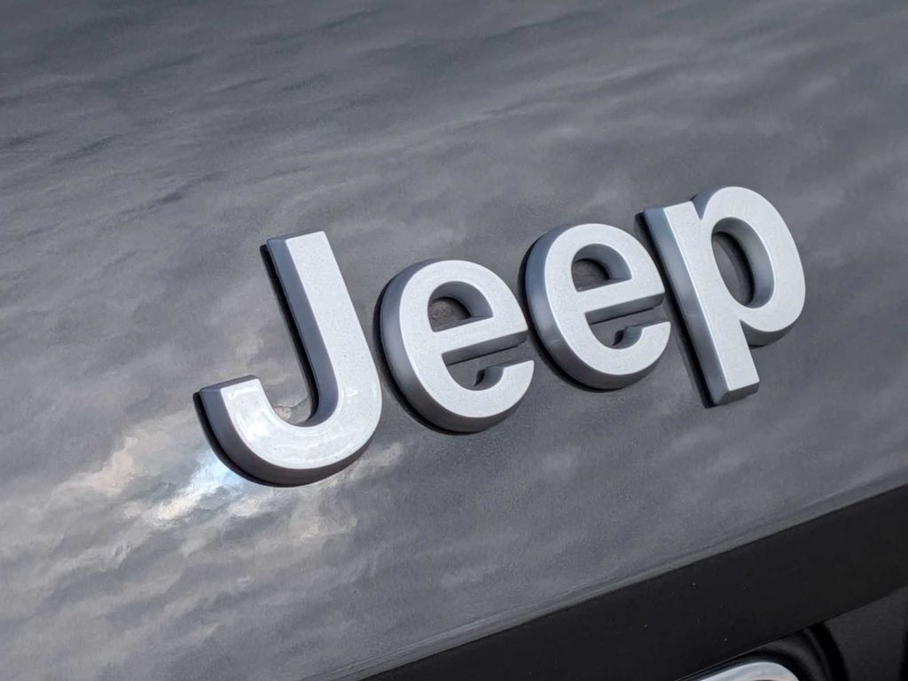 Thumbnail: 2025 Jeep Grand Cherokee - 31
