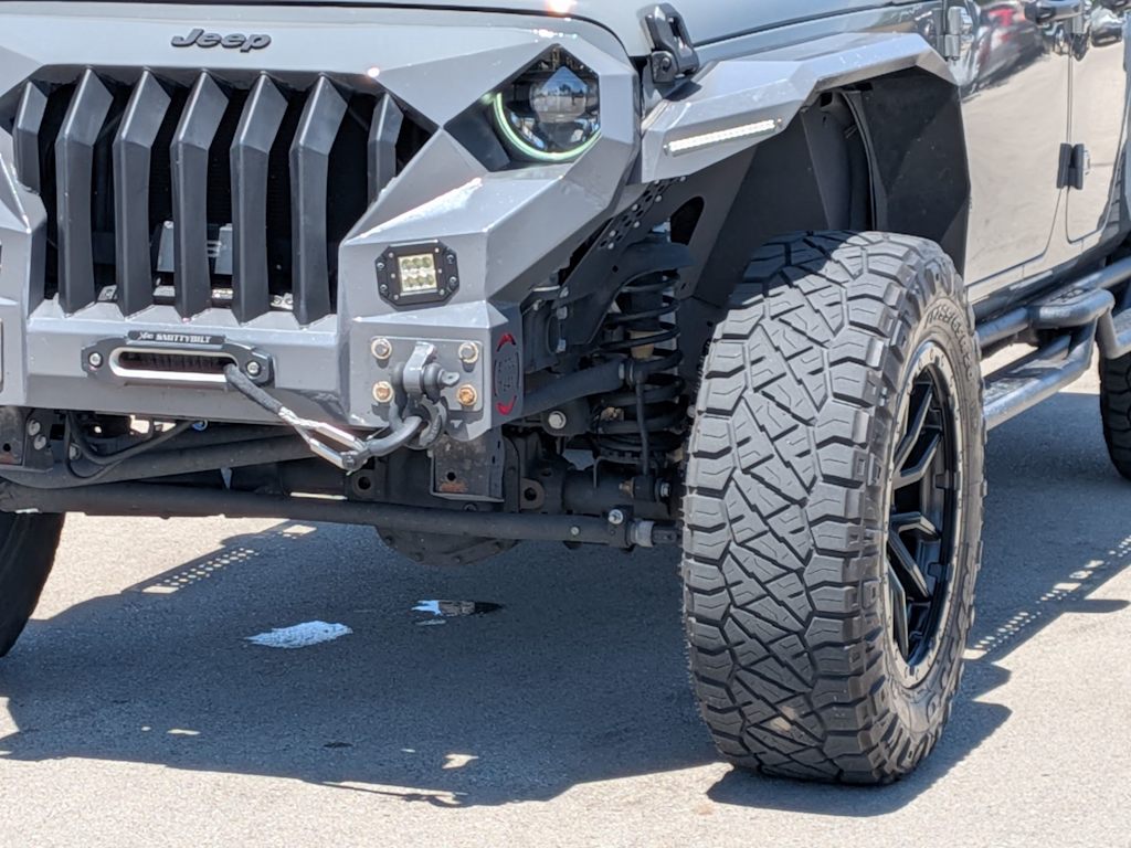 Thumbnail: 2023 Jeep Gladiator - 22