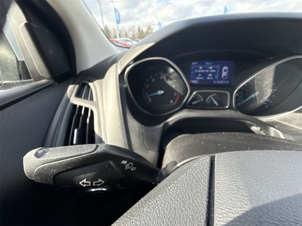 2014 Ford Focus SE 12