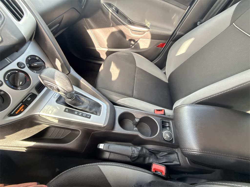 2014 Ford Focus SE 14