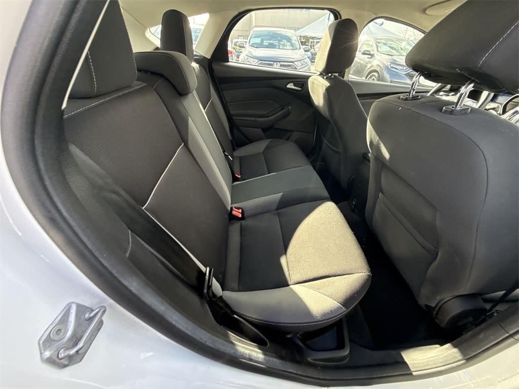 2014 Ford Focus SE 25