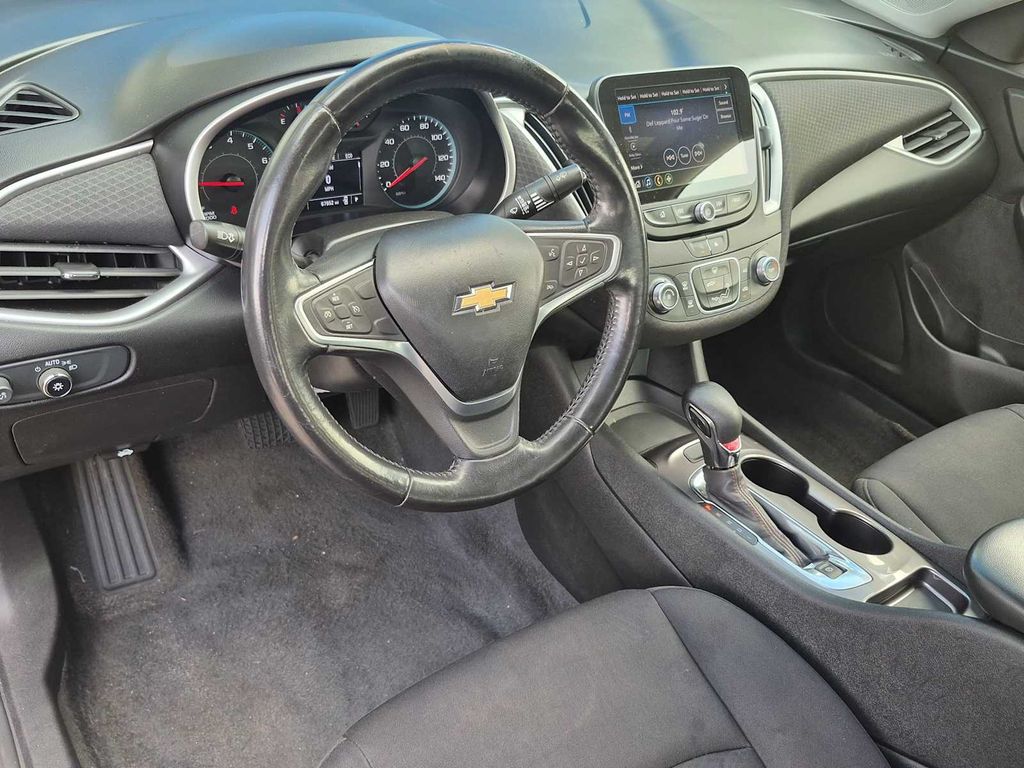 Thumbnail: 2022 Chevrolet Malibu - 9