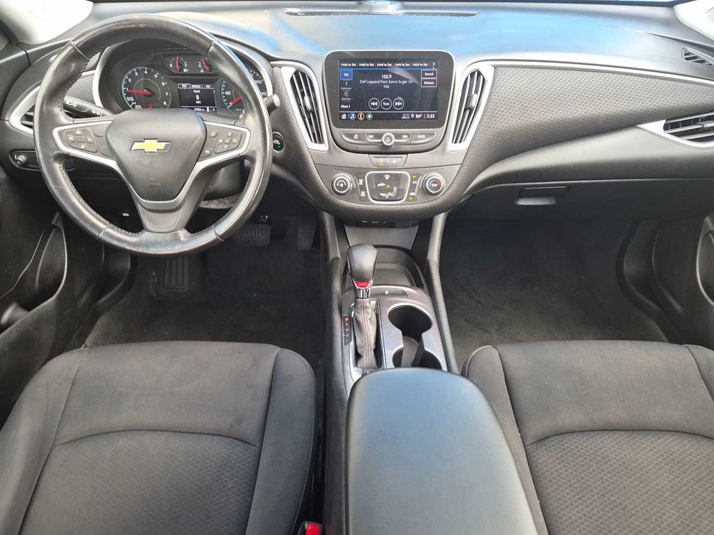 Thumbnail: 2022 Chevrolet Malibu - 13
